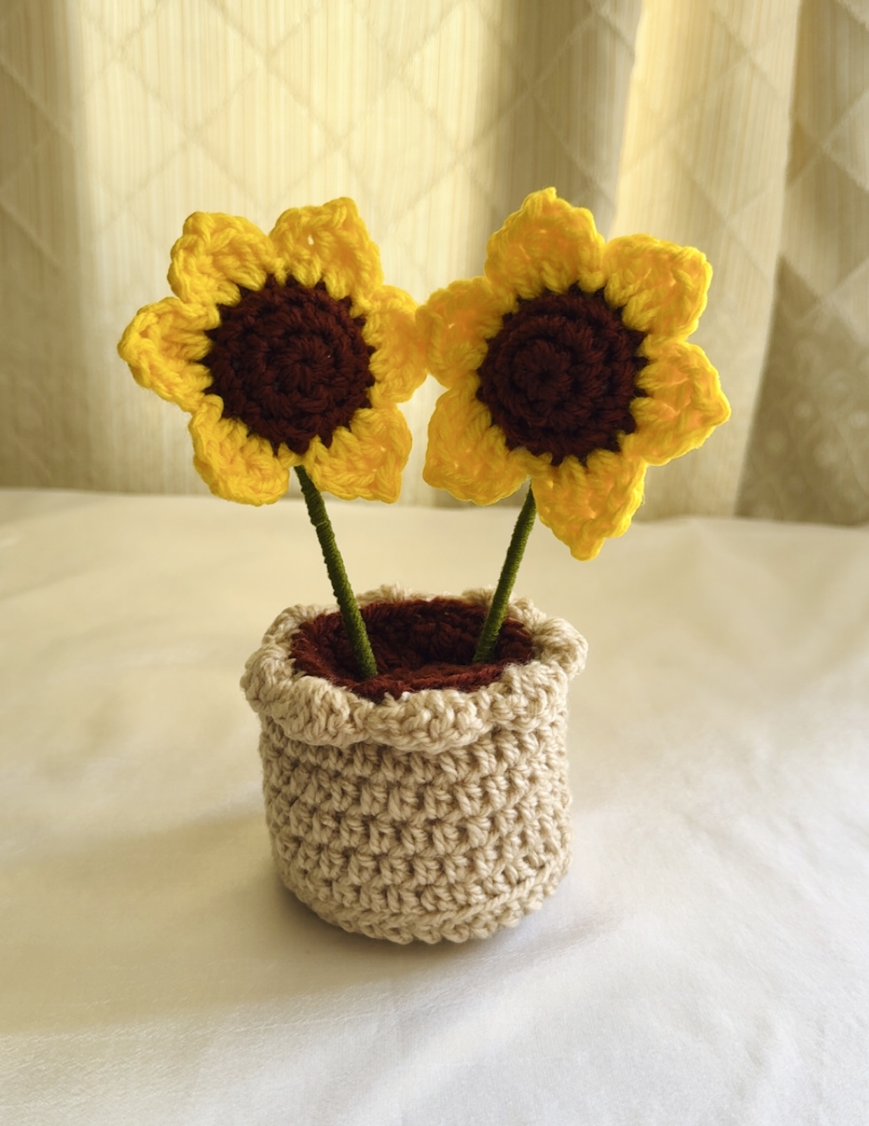 Sunflower pot with 2sunflowers(7 inches)